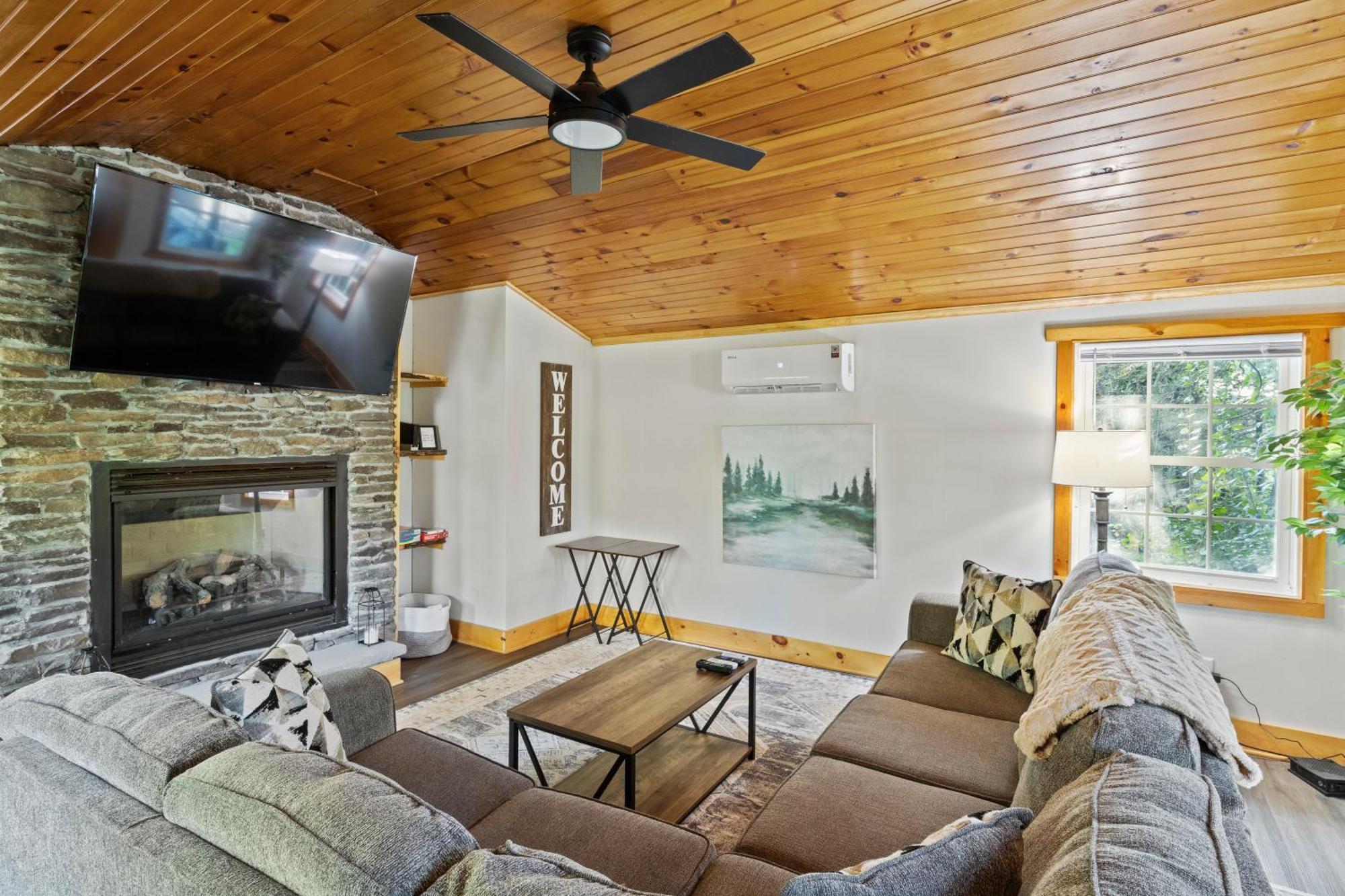 Holiday home Cozy W/ King Bed & Access *