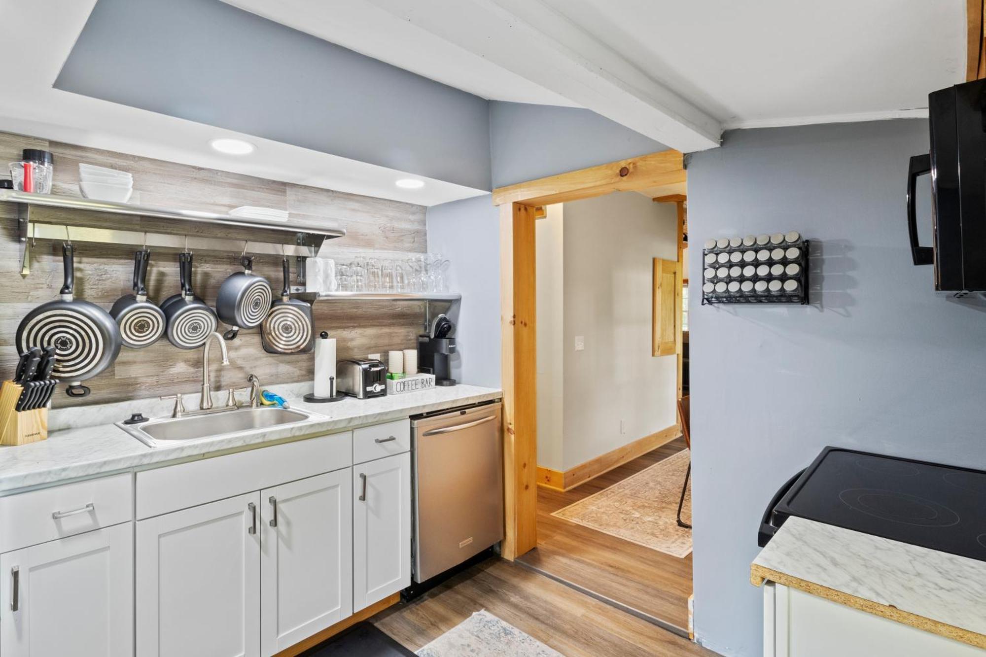 Holiday home Cozy W/ King Bed & Access